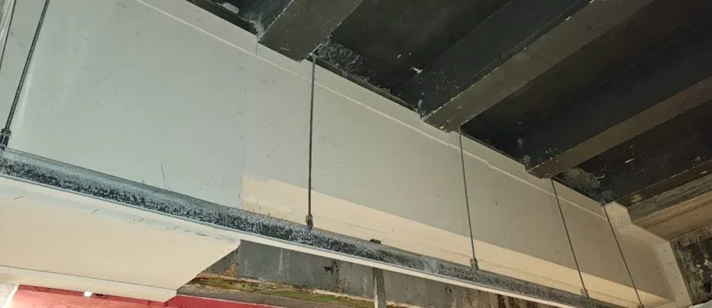 Encoffrement coupe-feu de structure porteuse acier à la gare de Bobigny – protection incendie passive réalisée par ERBI