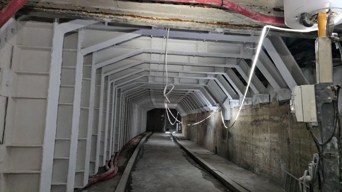 Peinture intumescente projetée sur structures acier dans galerie sous plateforme gare de l’Est à Paris 10ᵉ – ERBI