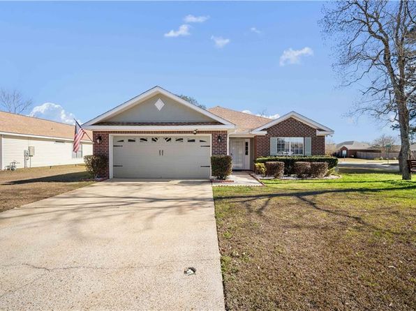 Mobile Concrete builds and installs Driveway