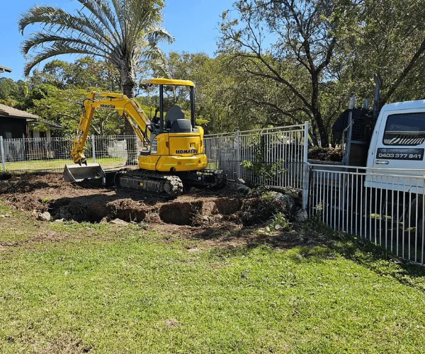 Currumbin Waters Mini Excavator Bobcat Combo Service