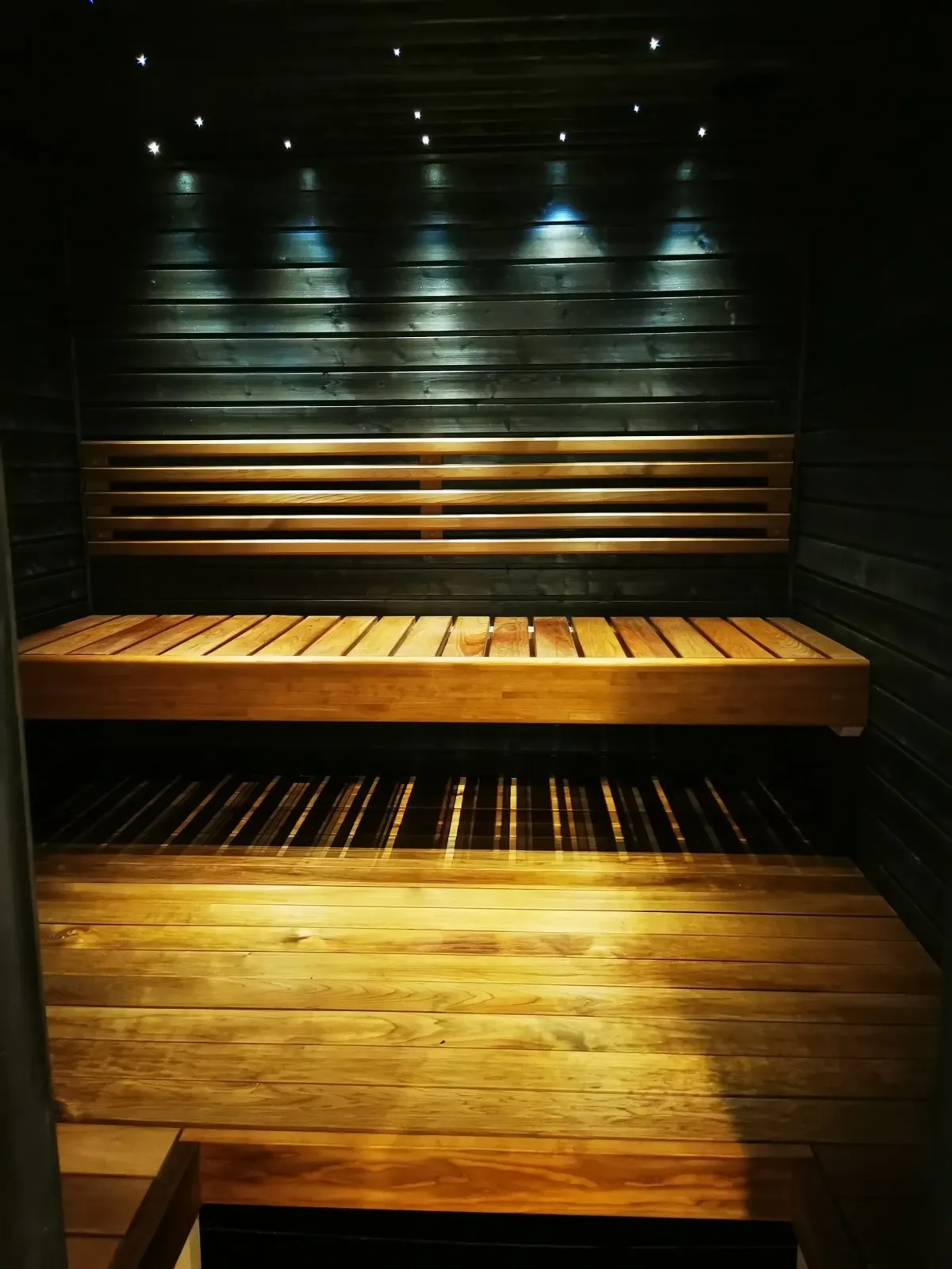 Hulkkosen remontoima sauna ja lauteet