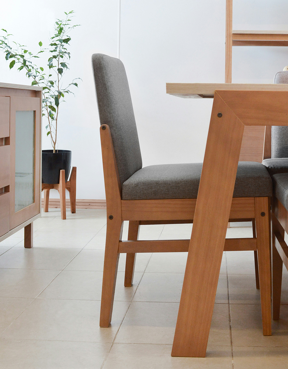 Remontoitu keittiön laattalattia