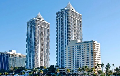 Persona física o LLC: cómo elegir la estructura correcta para invertir en Miami