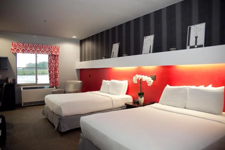 A hotel room at Metropolis Resort