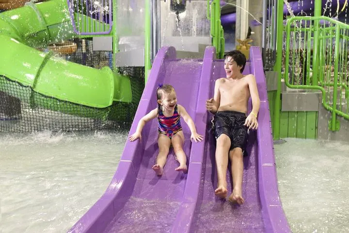 A mom playing wither her daughter at the indoor aquatic playground in Chaos Water Park