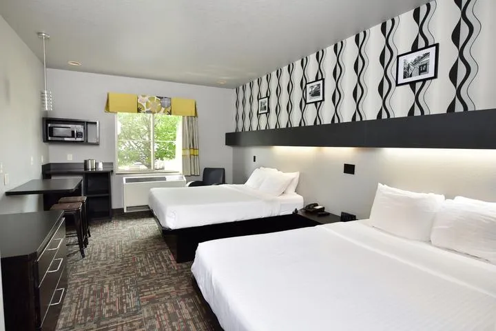 Double Queen Hotel Room at Metropolis Resort