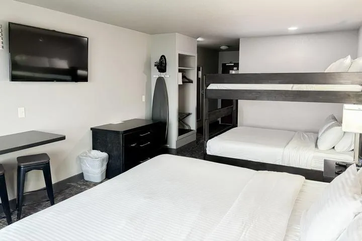 Beds in the King Bunk Room at Metropolis Resort