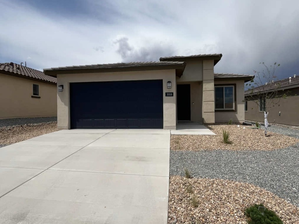 Rio Rancho Concrete builds and installs driveways.