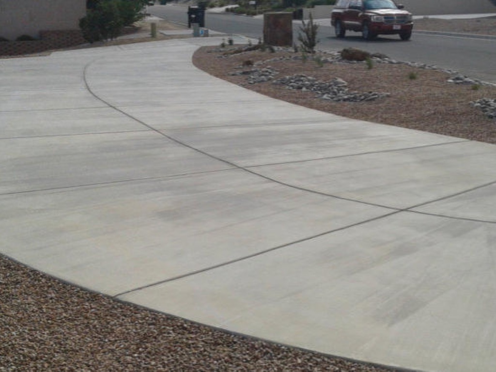 Rio Rancho Concrete builds and installs driveways.