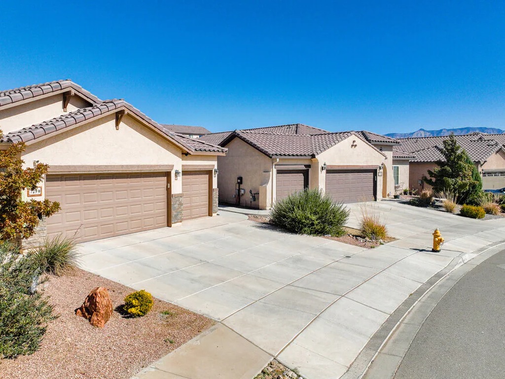 Rio Rancho Concrete builds and installs driveways.