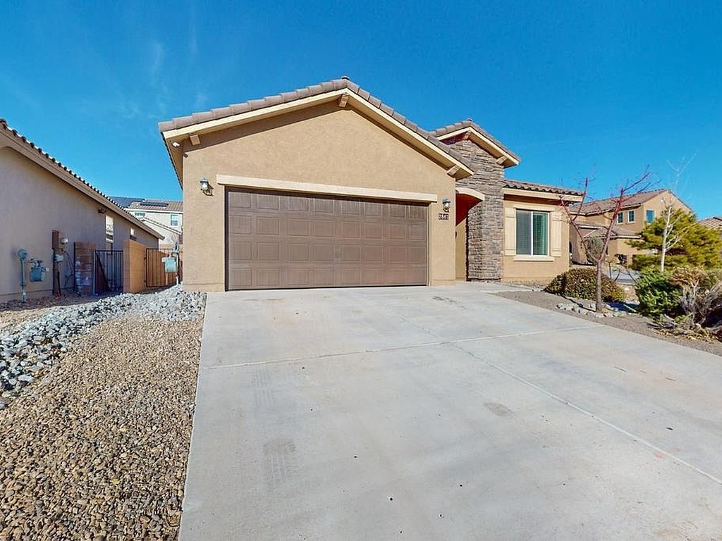 Rio Rancho Concrete builds and installs driveways.