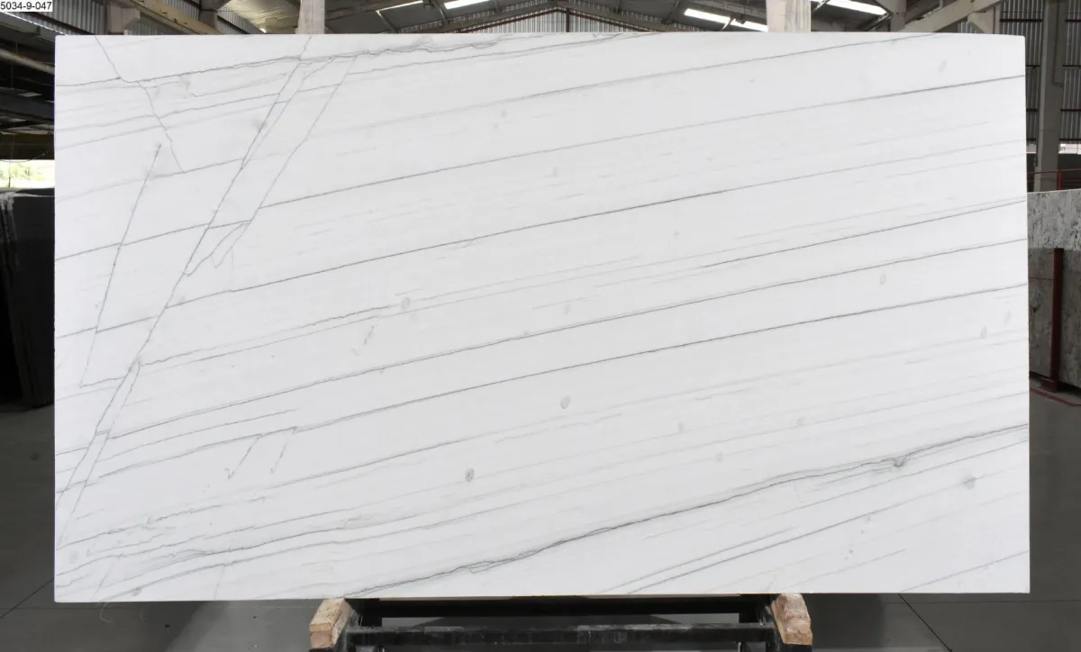 White quartz kitchen countertop with veining in Chicago home