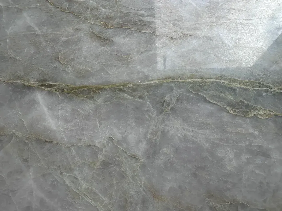 Natural quartzite slab vein detail at Dynamo Surfaces Chicago
