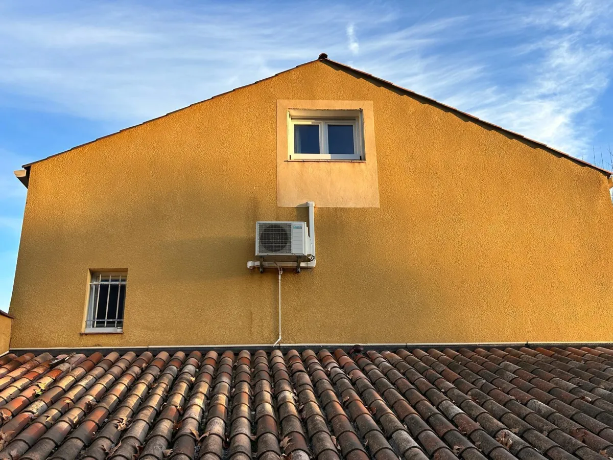 Guide pratique pour protéger sa toiture contre la chaleur et l’humidité estivales