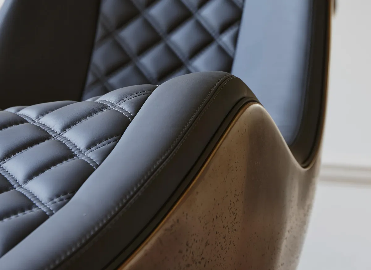 Caillou chaise - Leather and Bronze