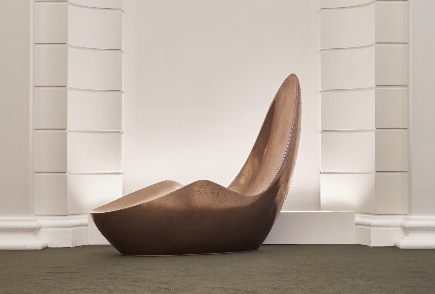 Caillou Chaise Liquid Metal