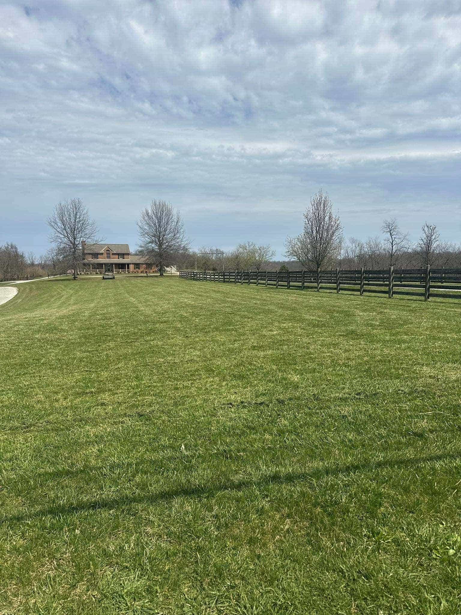 Large acreage lawn in Union, Kentucky maintained by Earl’s Lawn Service for a spacious residential property.