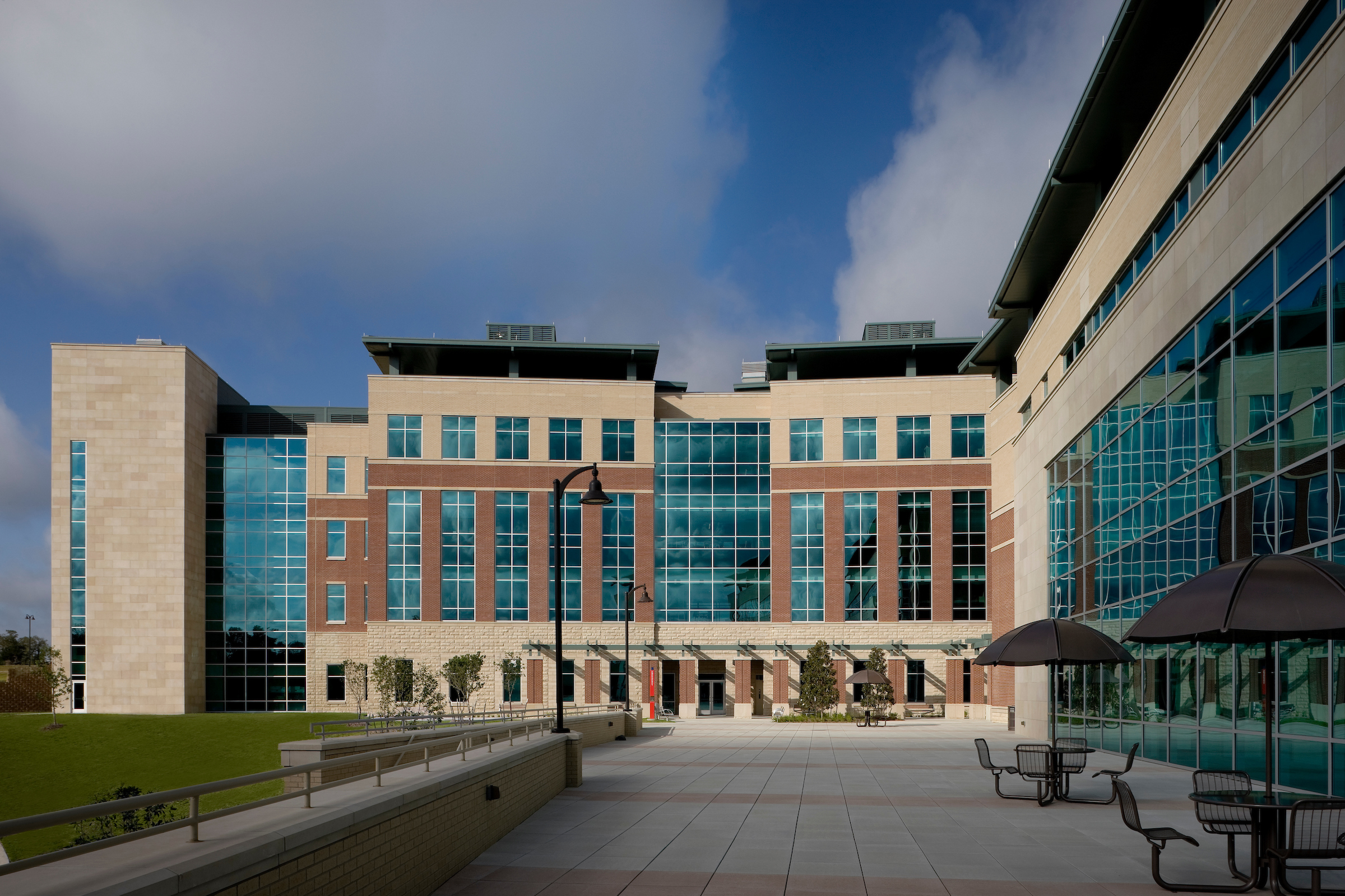 🎓 Discovering the Texas A&M Higher Education Center at McAllen: A Modern Side of Tres Lagos
