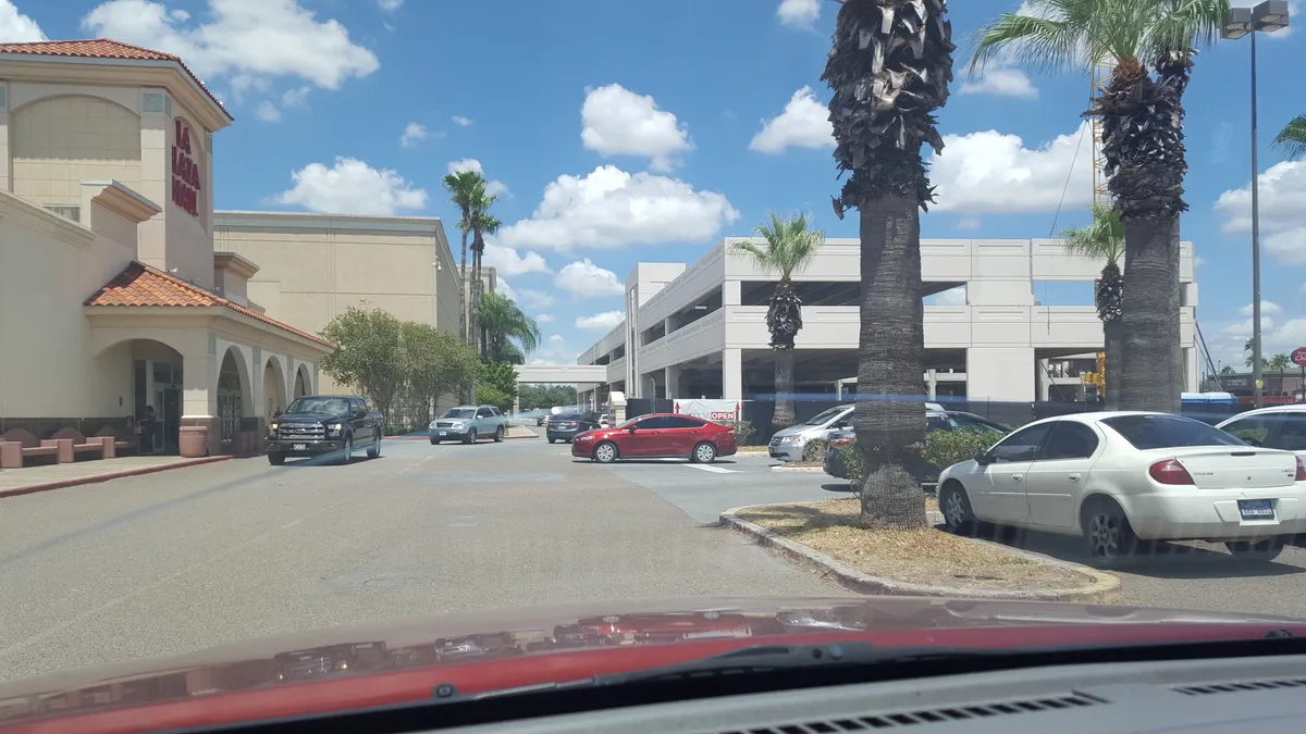 Shop, Snack, and Explore McAllen: Your Local Guide to La Plaza Mall 🛍️
