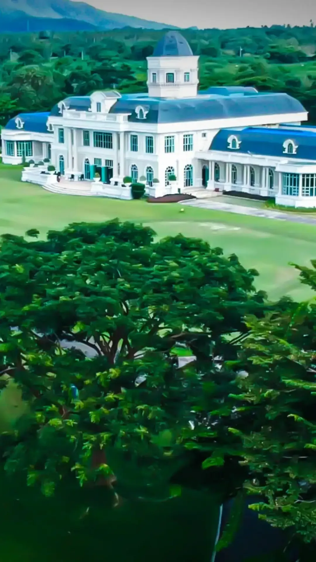 Aerial view of summit point lipa golf clubhouse