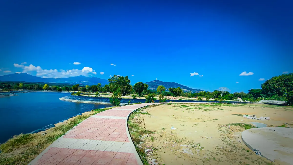 Scenic Jogging Paths around the lake of Catalina Lake Residences orion Bataan.