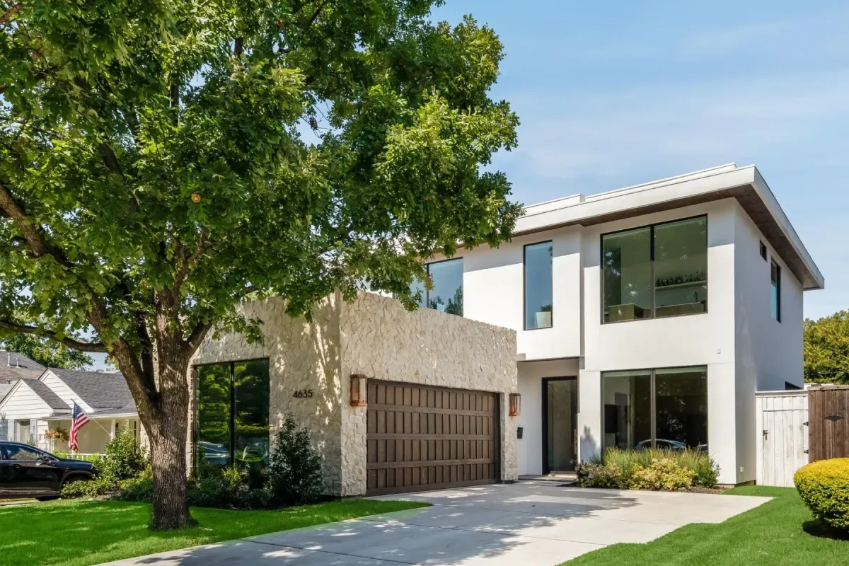 Dallas Concrete Pros builds and installs Driveway