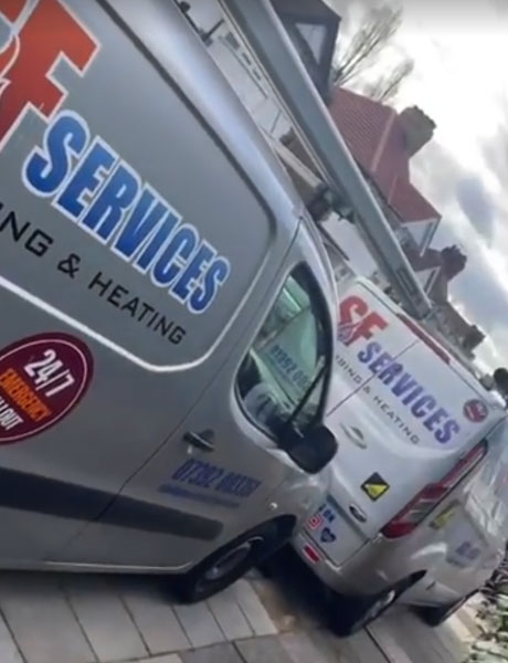 Plumber with customer n the kitchen