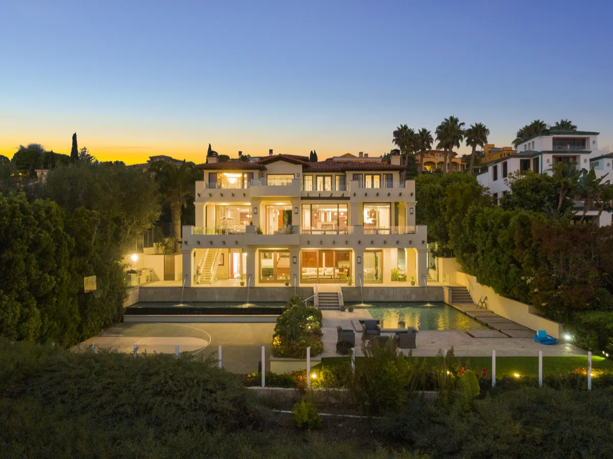 Real estate listing photo