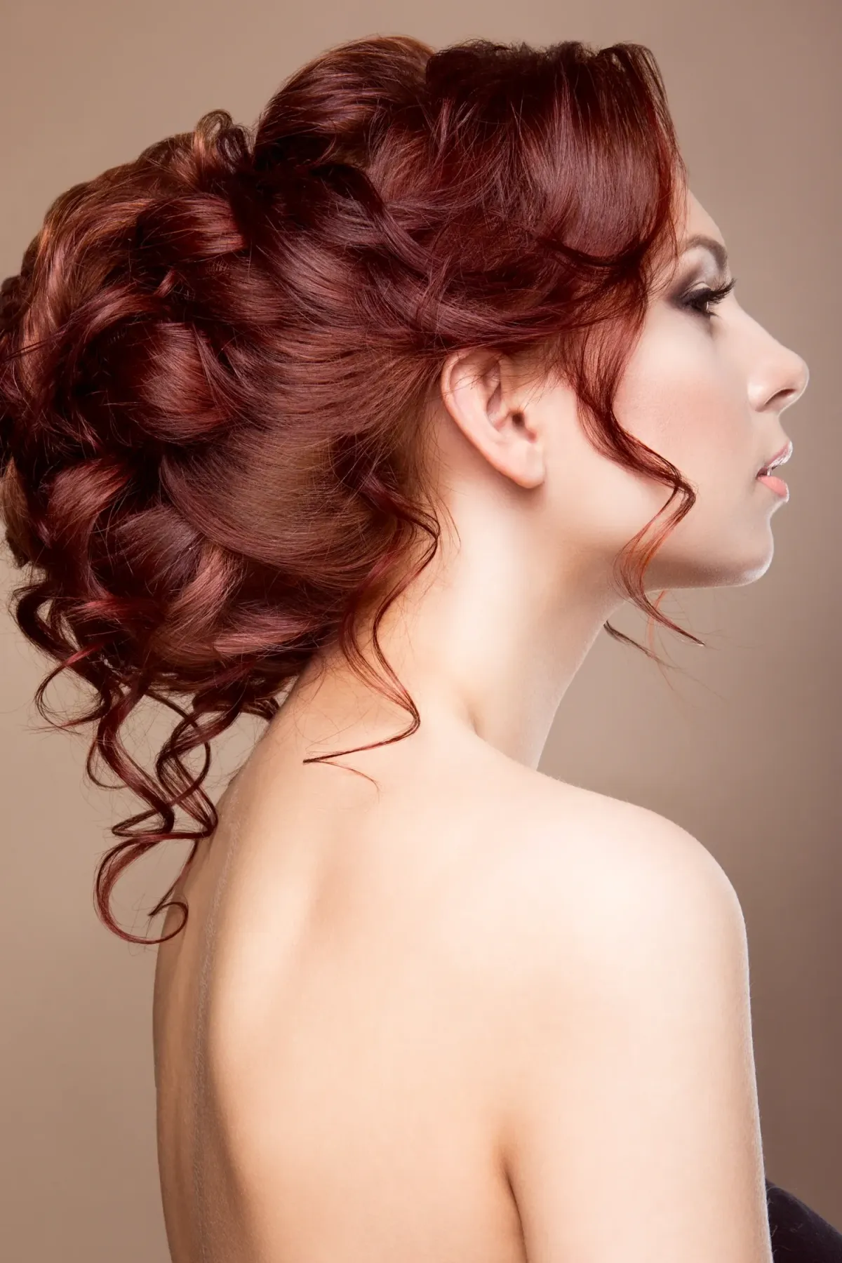 Young lady showing up hairdue