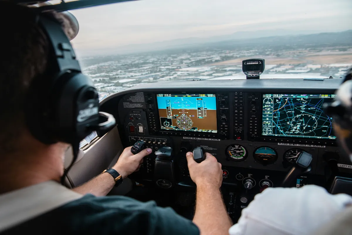 How to Pay for Flight School: Loans, Savings and Scholarships