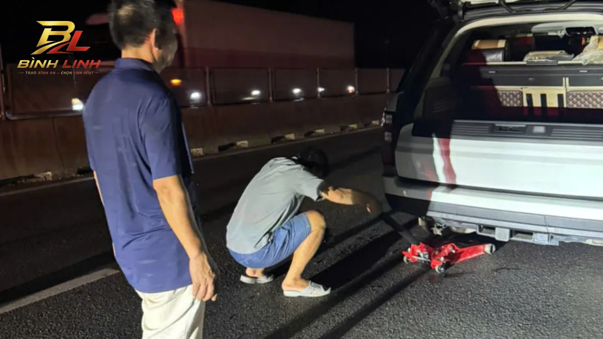 ĐẶT BIỂN CẢNH BÁO KHI XE HỎNG: ĐẶT CÁCH BAO XA?