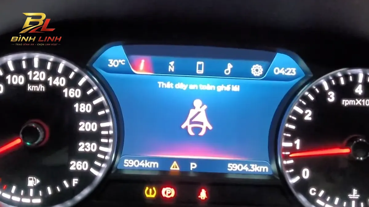 Xe Báo Lỗi Áp Suất Lốp Giữa Đường — Làm Gì Để An Toàn?
