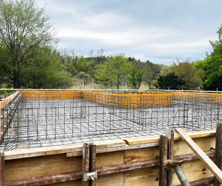 {{ custom_values.service_1 }} in {{custom_values.biz_area_1})