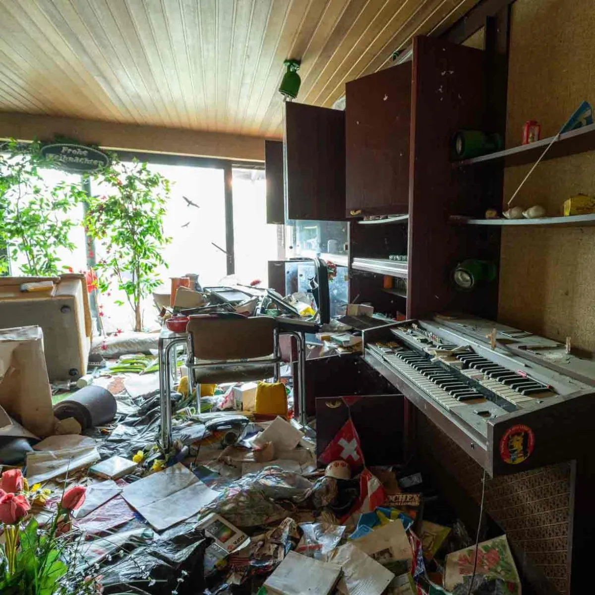 Messi-Wohnung mit vollgestelltem Raum – diskrete Entrümpelung Frankfurt mit Biduch rund ums Haus