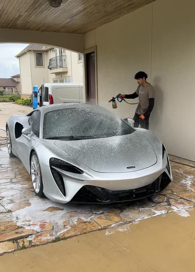 Auto Detailer in Houston, Texas