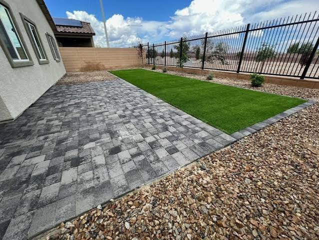 Scottsdale Concrete builds and installs patios.