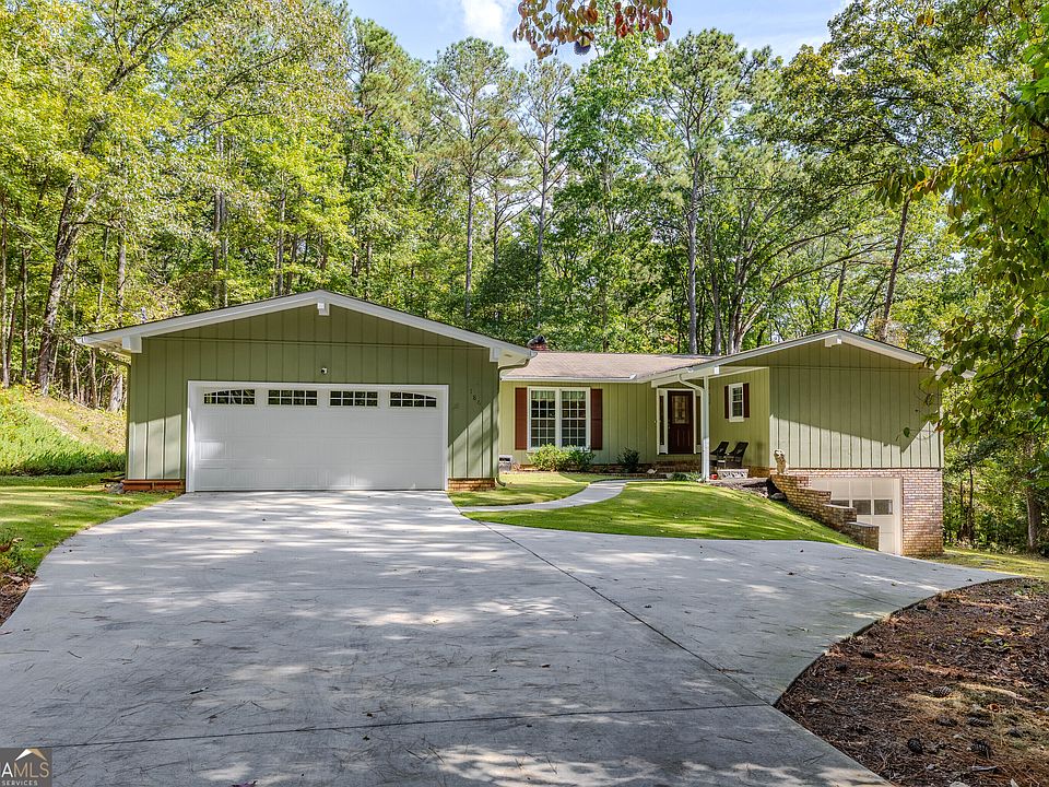Rome Concrete builds and installs driveways