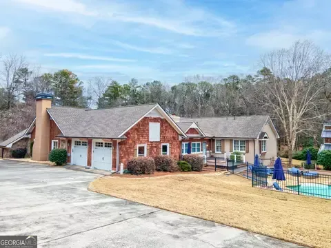 Rome Concrete builds and installs driveways