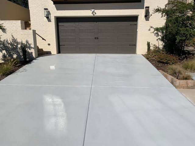 Rome Concrete builds and installs driveways