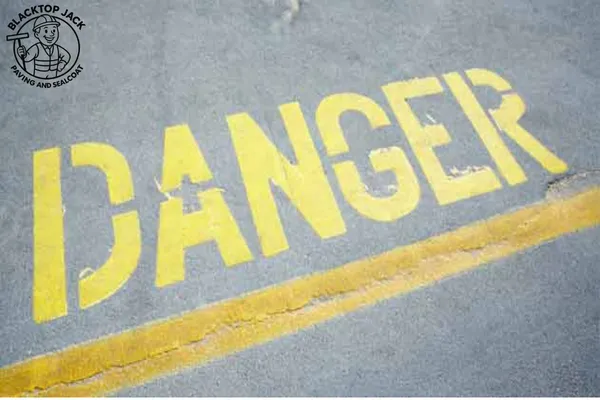 Common Asphalt Problems and How Paving and Sealcoating Fix Them