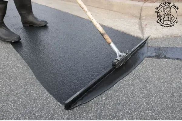 Commercial Benefits of Asphalt Paving and Sealcoating for Parking Lots