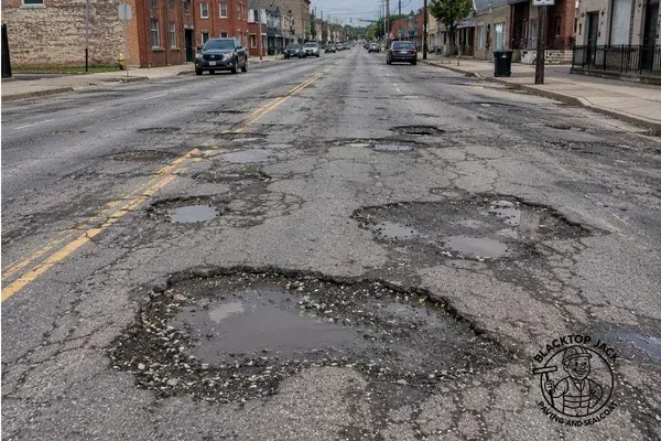 cracked-asphalt-parking-lot-before-repair
