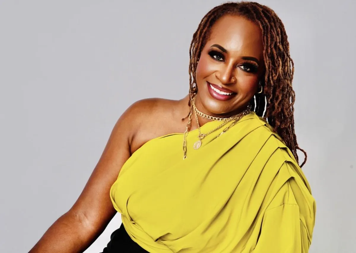 worm's eye-view photography of ceiling