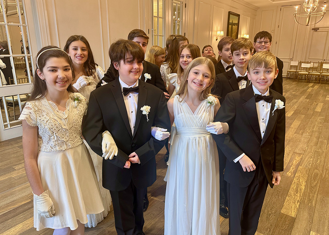 middle school ladies and gentlemen dressed fin formals for Junior Cotillion Grand Ball Nashville at Richland Country Club