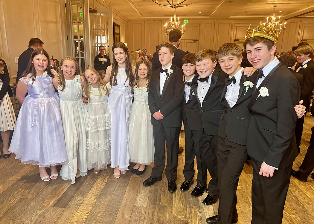 Young lady and gentlemen students smiling enjoying the NLJC Junior Cotillions Grand Ball Nashville and Wlliamson County Chapters at Richland Country Club