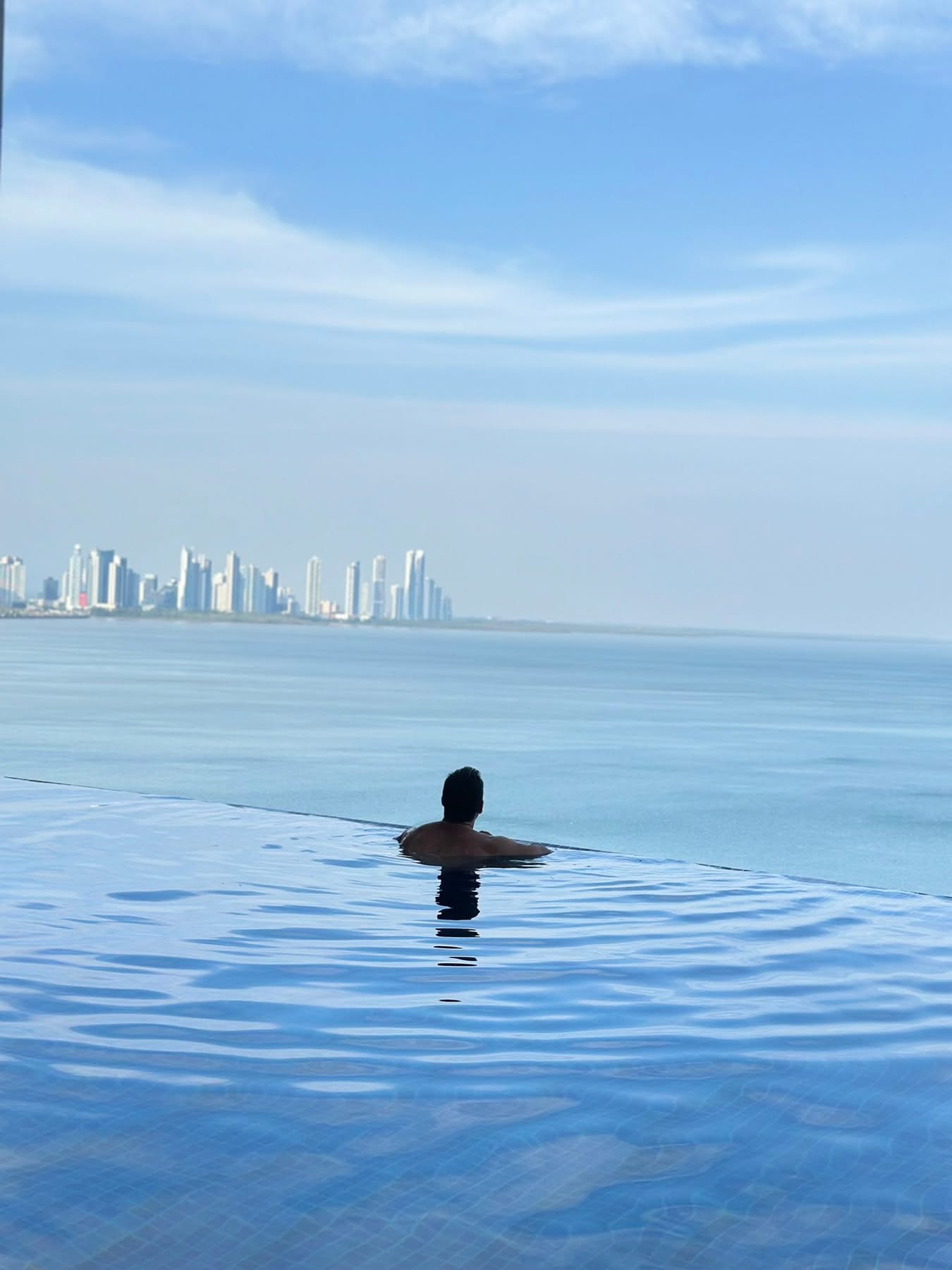 vue sur panama piscine a débordement