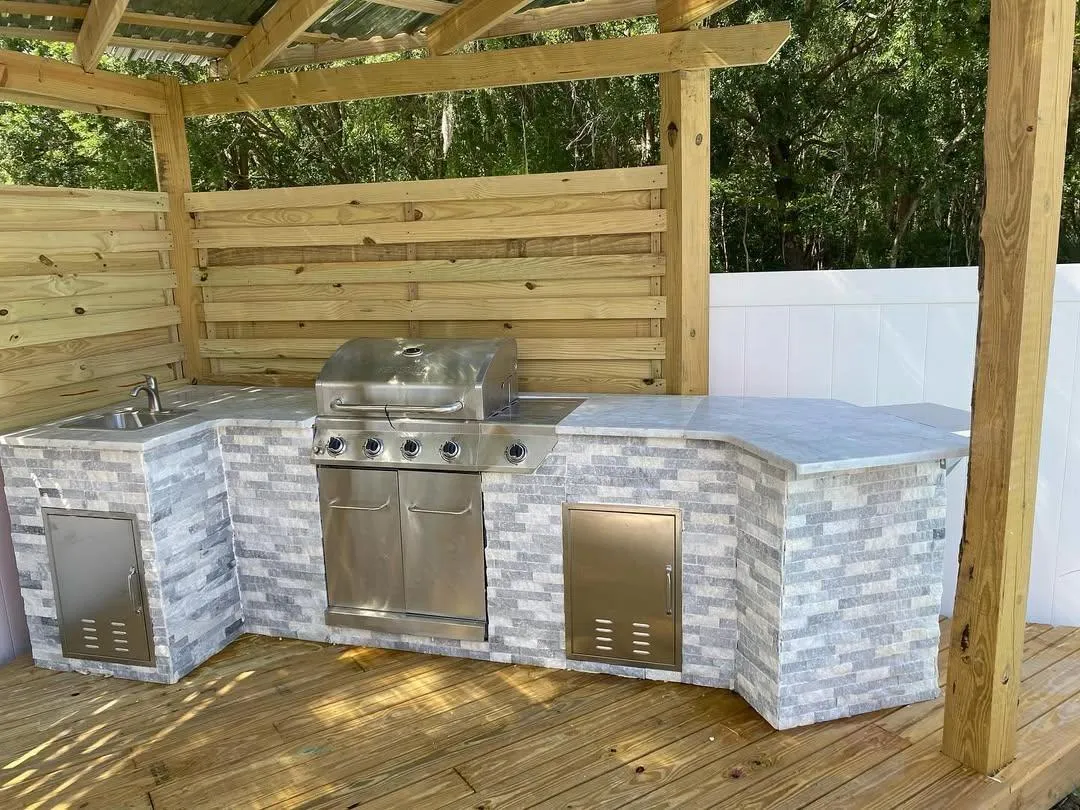 a black and white photo of a tall building