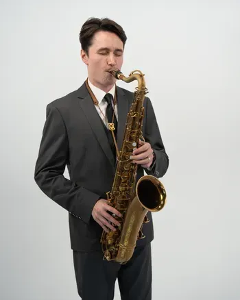 Saxophone player in a suit and tie
