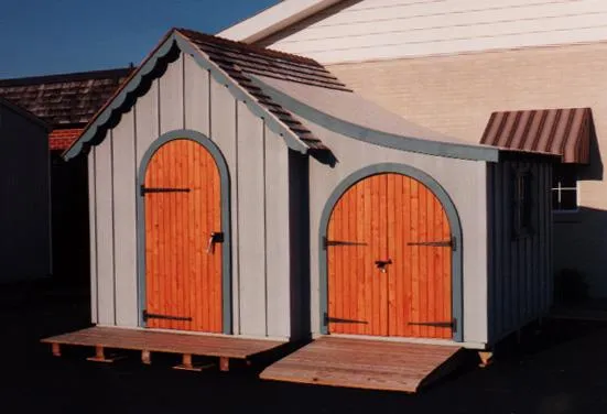 focus photography of brown wooden shed