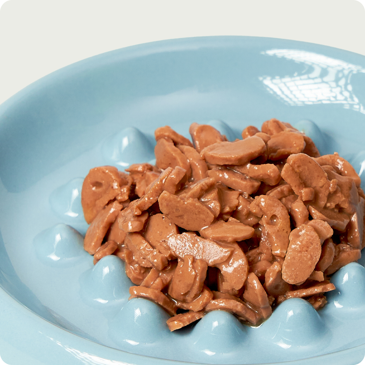 Natural Kitty Шматочки курки, тунця та курячої печінки в підливі, 85 г – Image 2